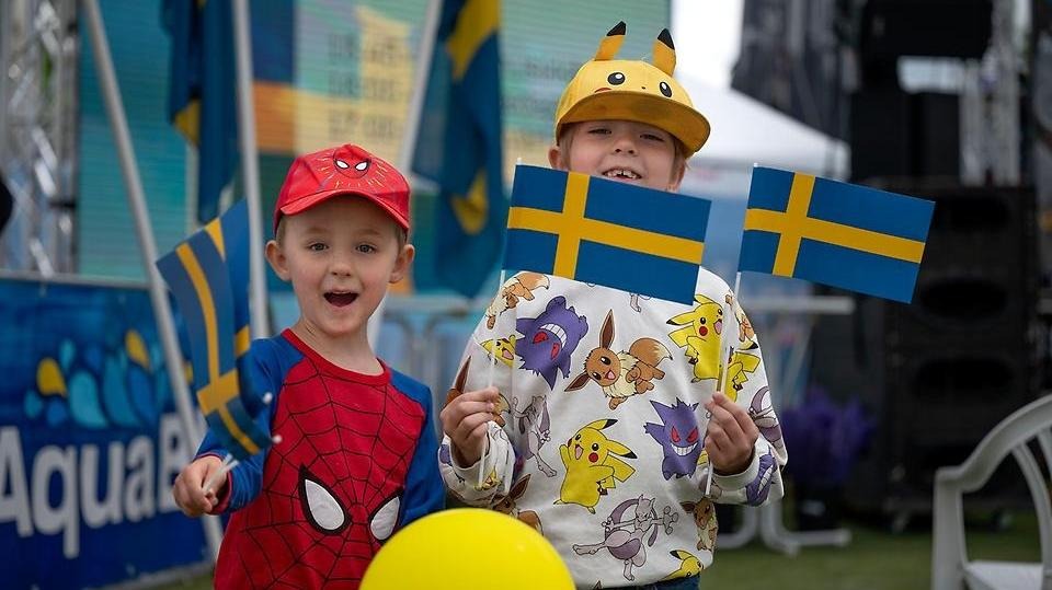 Barn som firar nationaldagen på Sanden i Vänersborg